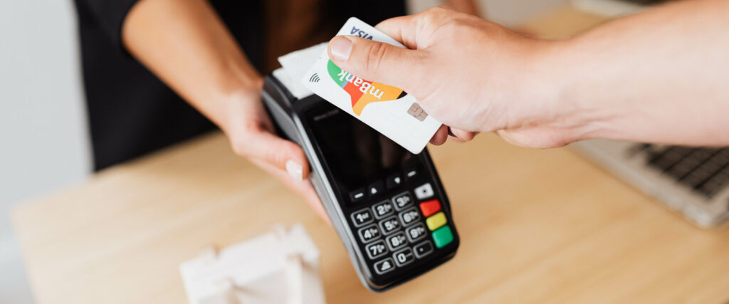 Contactless card payment via a card terminal